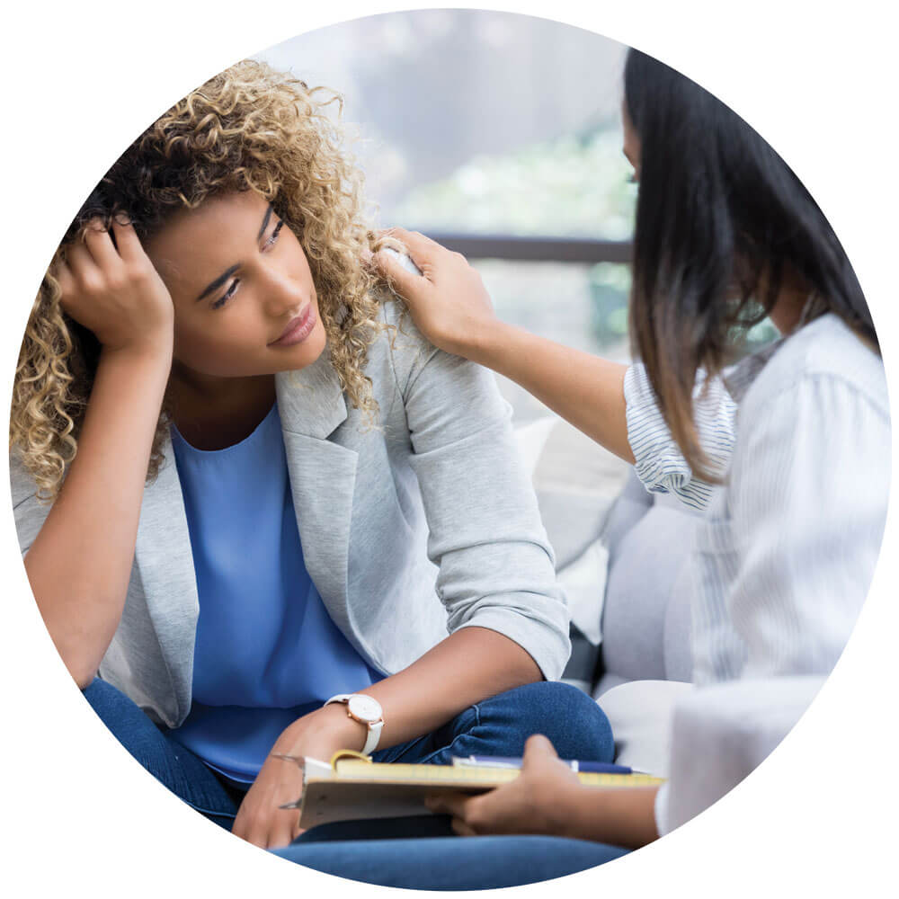 Therapiest supporting female patient